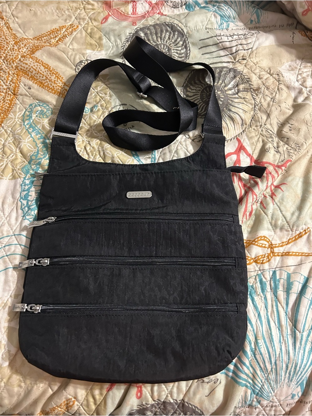 Baggallini Black Lightweight Crossbody Messenger Bag